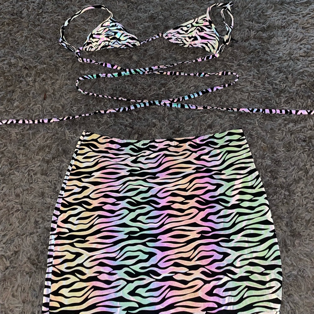 Reflective two piece set